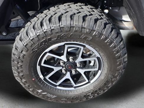 New 2026 Jeep Gladiator Rubicon w/ Steel Power Dome Hood Package AWD/4WD image 22