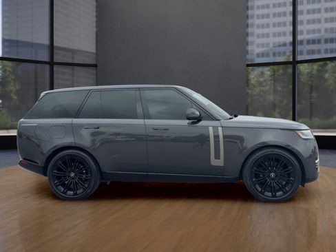Used 2023 Land Rover Range Rover SE AWD/4WD image 4