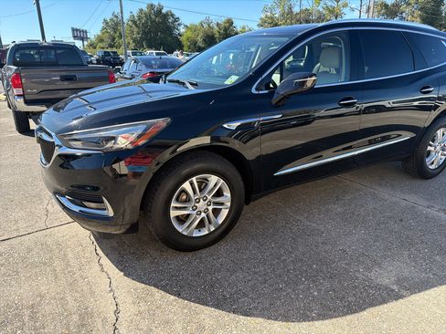 Used 2018 Buick Enclave Essence image 3