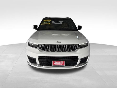 Used 2023 Jeep Grand Cherokee L Summit w/ Luxury Tech Group V AWD/4WD image 9