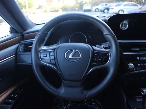 Used 2024 Lexus ES 300h w/ Premium Package image 17