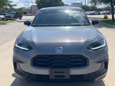 Used 2025 Honda HR-V Sport image 3