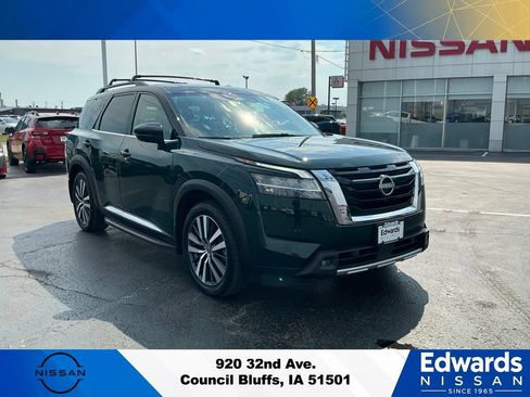 Used 2022 Nissan Pathfinder Platinum w/ Lighting Package (N93) AWD/4WD image 2