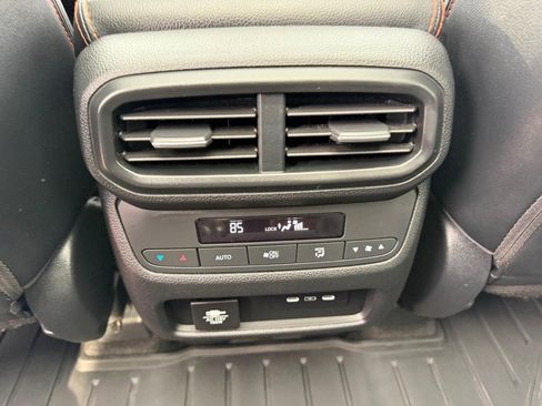 Used 2024 Honda Pilot TrailSport image 12