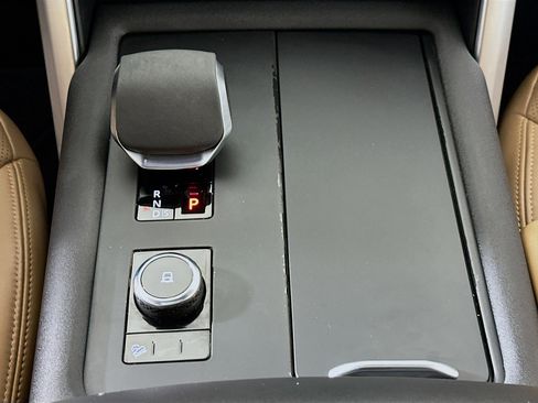 Used 2023 Land Rover Discovery HSE R-Dynamic AWD/4WD image 13