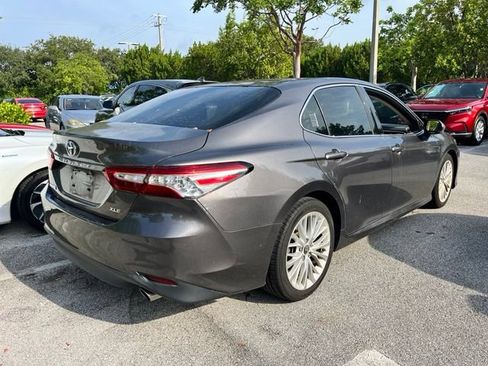 Used 2018 Toyota Camry XLE FWD image 6