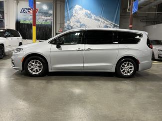 Used 2024 Chrysler Pacifica Touring-L video 2