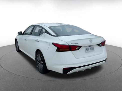 Used 2025 Nissan Altima 2.5 SV image 11