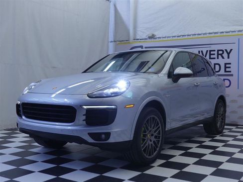Used 2017 Porsche Cayenne S Platinum w/ Premium Package Plus (Pjy) AWD/4WD image 4