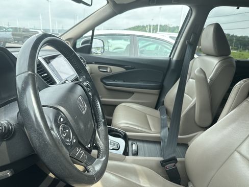 Used 2016 Honda Pilot Touring image 6