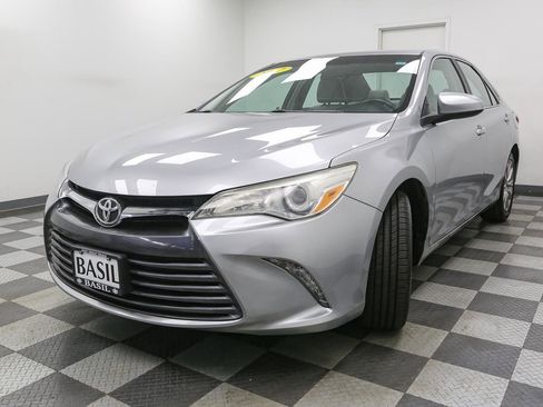 Used 2017 Toyota Camry XLE FWD image 4