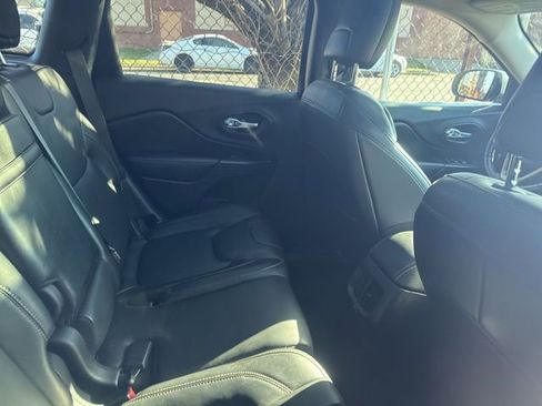 Used 2016 Jeep Cherokee Limited image 12