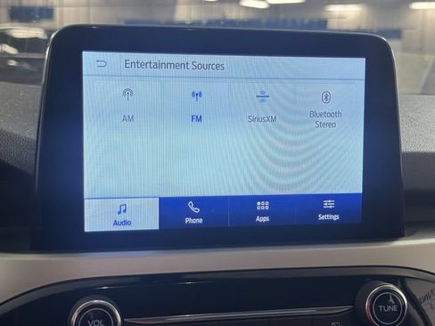 Used 2022 Ford Escape SE w/ SE Sport Appearance Package FWD image 4
