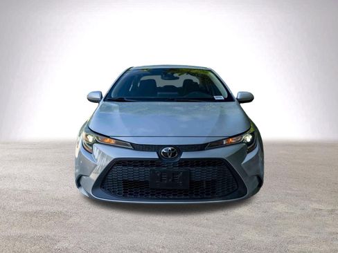 Used 2022 Toyota Corolla LE FWD image 3