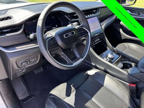 Used 2024 Jeep Grand Cherokee Limited w/ Black Appearance Package AWD/4WD image 9