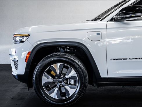 Used 2023 Jeep Grand Cherokee 4WD 4xe image 12