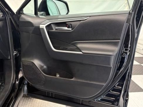 Used 2025 Toyota RAV4 XLE FWD image 22