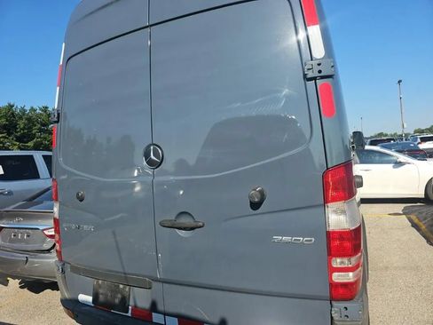 Used 2018 Mercedes-Benz Sprinter 2500 image 3