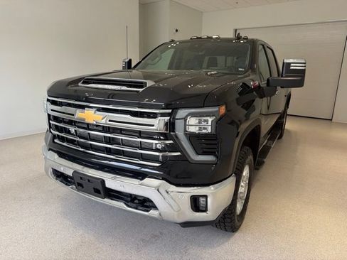 Used 2024 Chevrolet Silverado 2500 LTZ w/ LTZ Plus Package AWD/4WD image 3