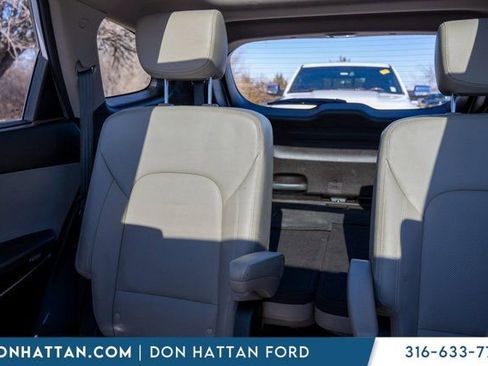 Used 2017 Hyundai Santa Fe Limited image 18