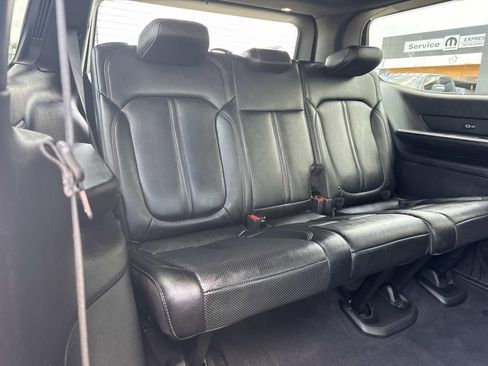 Used 2024 Jeep Wagoneer Series III AWD/4WD image 9