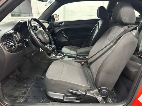 Used 2018 Volkswagen Beetle 2.0T S FWD image 19