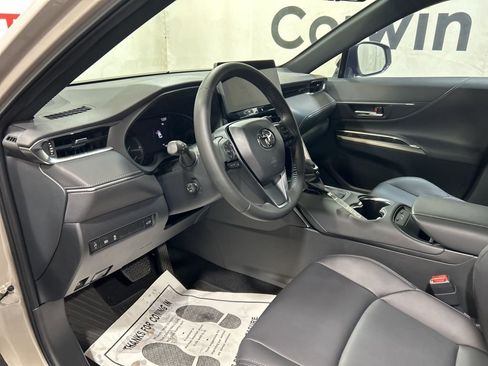 Used 2024 Toyota Venza XLE image 22