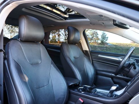 Used 2015 Ford Fusion SE image 21