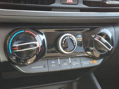 Used 2023 Hyundai Kona SEL AWD/4WD image 17