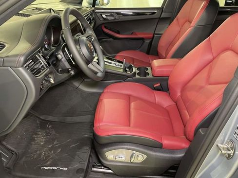 New 2026 Porsche Macan image 5