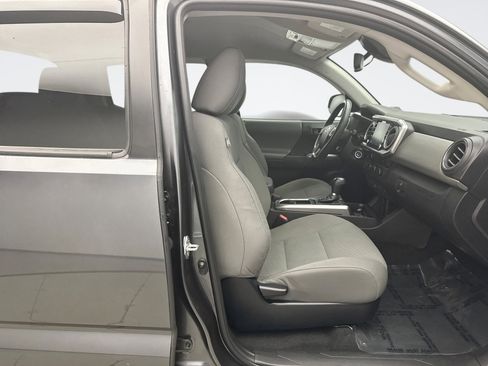 Used 2022 Toyota Tacoma SR5 AWD/4WD image 16
