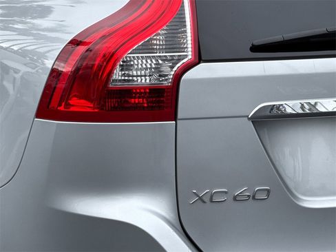 Used 2016 Volvo XC60 T5 Premier w/ Proximity Package image 25