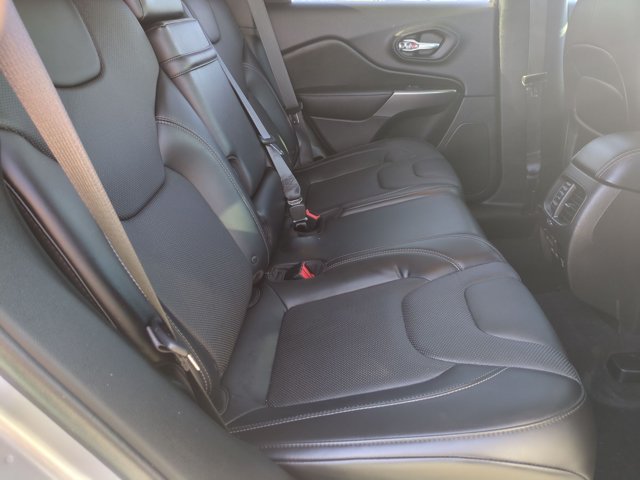 Used 2019 Jeep Cherokee Limited AWD/4WD image 18