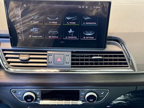 Used 2023 Audi Q5 2.0T Premium w/ Convenience Package image 13