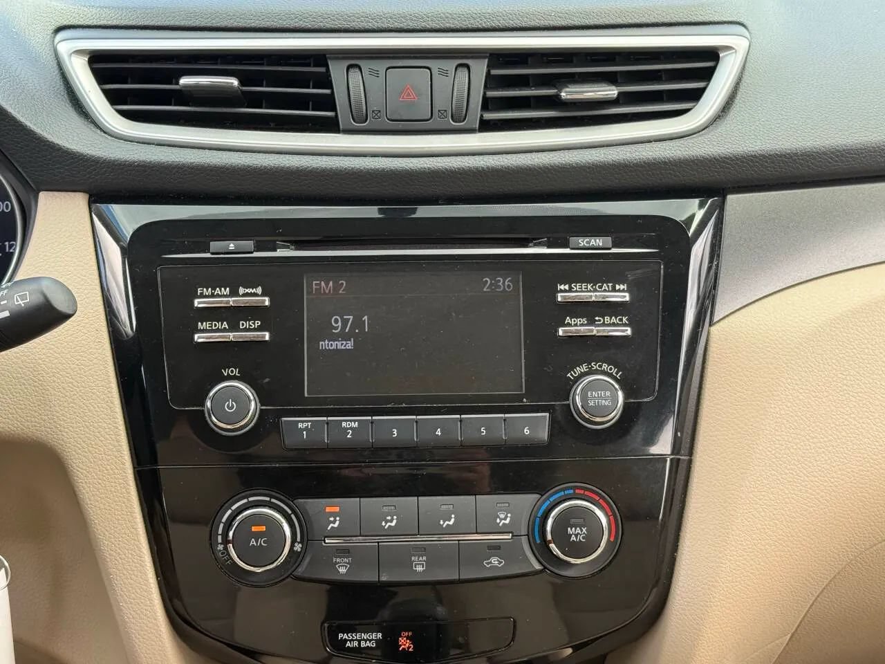 Used 2016 Nissan Rogue S w/ Appearance Package FWD image 16