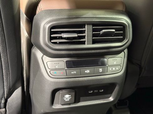 Used 2025 Honda Pilot Elite image 22