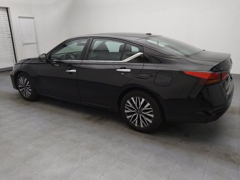 Used 2024 Nissan Altima 2.5 SV image 3