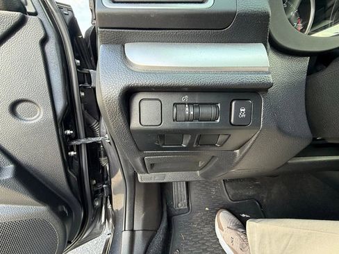 Used 2017 Subaru Crosstrek 2.0i Premium image 21