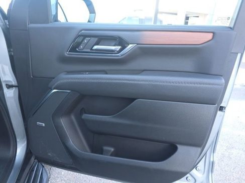 Used 2025 GMC Yukon Denali image 8