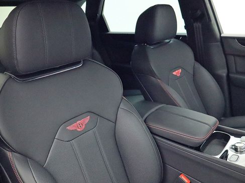 New 2025 Bentley Bentayga image 40