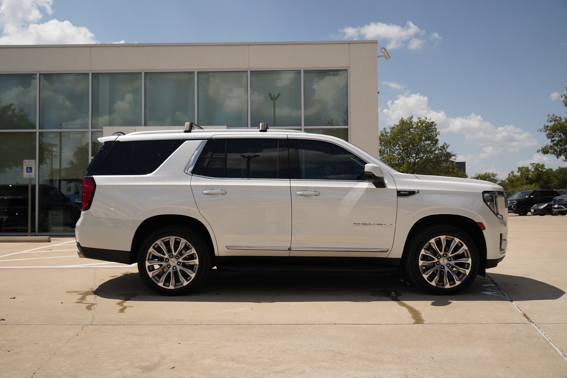 Used 2023 GMC Yukon Denali w/ Max Trailering Package AWD/4WD image 4