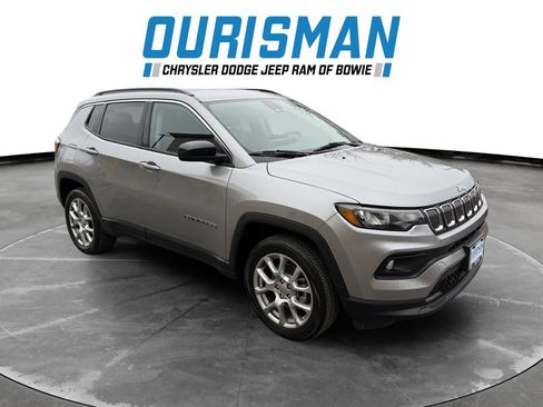 Used 2022 Jeep Compass Latitude image 1