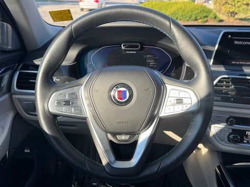 Used 2022 BMW ALPINA B7 xDrive w/ Luxury Rear Seating Package image 17