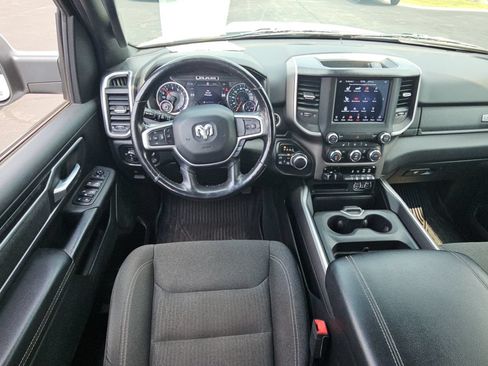 Used 2020 RAM 1500 4x4 Crew Cab image 9