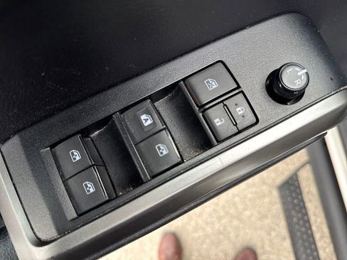 Used 2020 Toyota Tacoma SR5 image 11