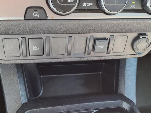 Certified 2021 Toyota Tacoma SR5 RWD image 22