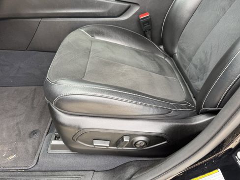 Used 2023 Jeep Grand Cherokee L Laredo image 28