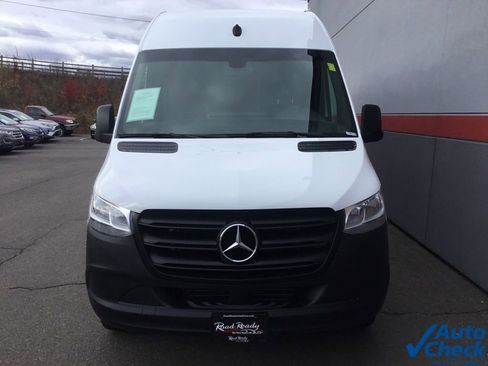 Used 2022 Mercedes-Benz Sprinter 2500 image 4