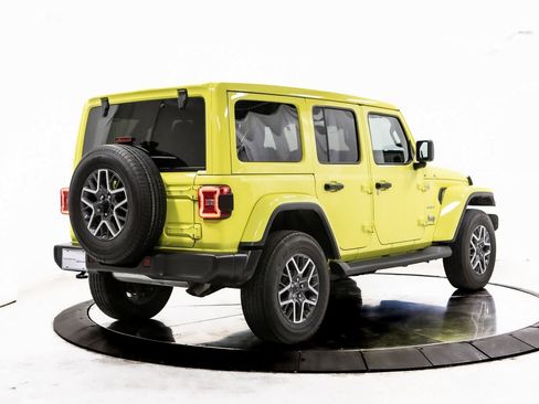 Used 2024 Jeep Wrangler Sahara image 7