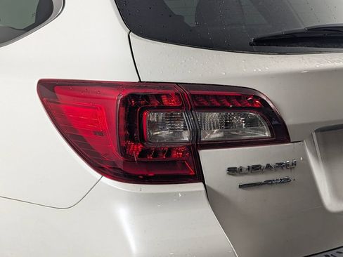 Used 2019 Subaru Outback 3.6R Limited AWD/4WD image 16